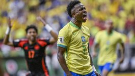 看到足球发 看到足球发